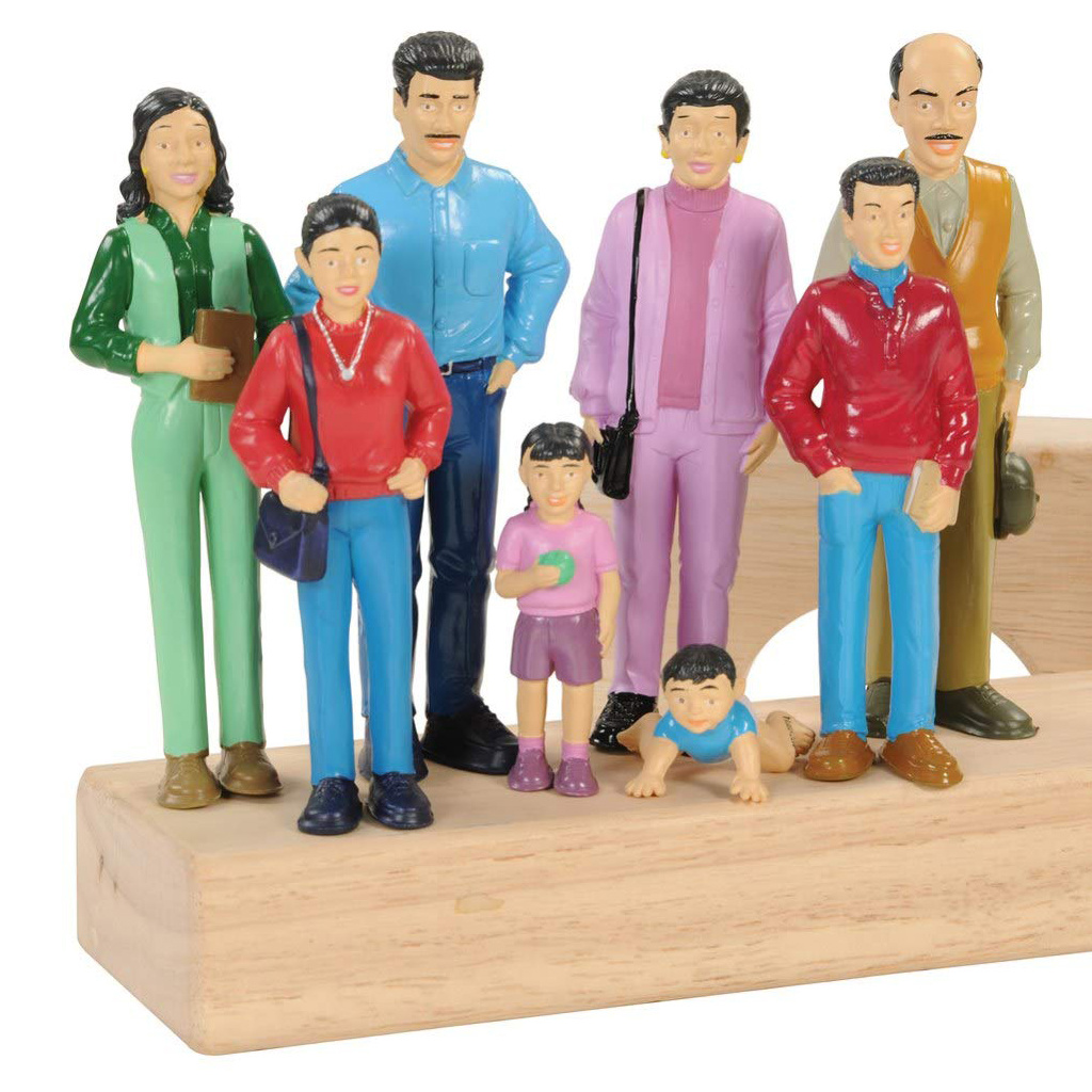 Pretend and Play Family, Hispanic, 8 Pieces